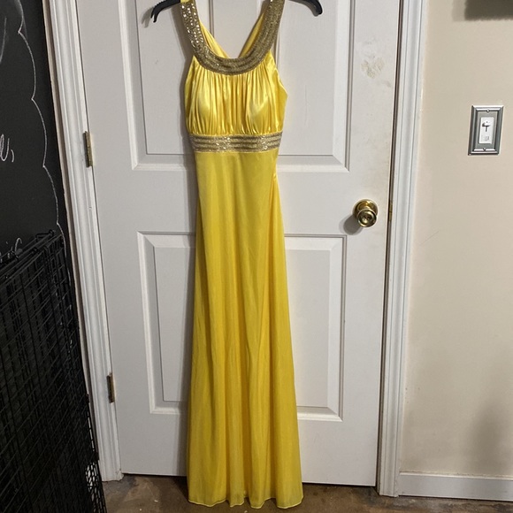 Long party dress. Golden yellow with silver beads - Picture 3 of 6